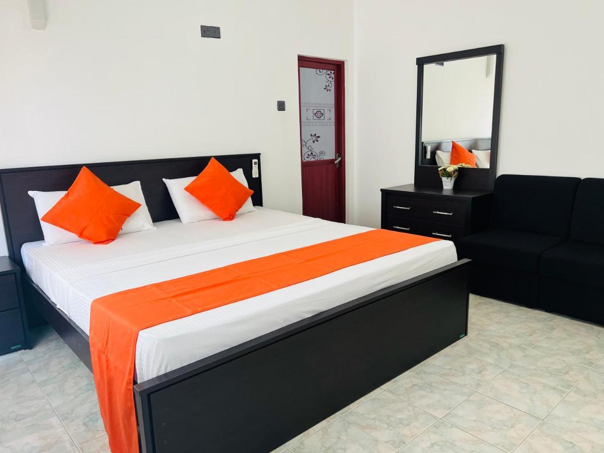 White Land City Hotel Дамбула Екстериор снимка