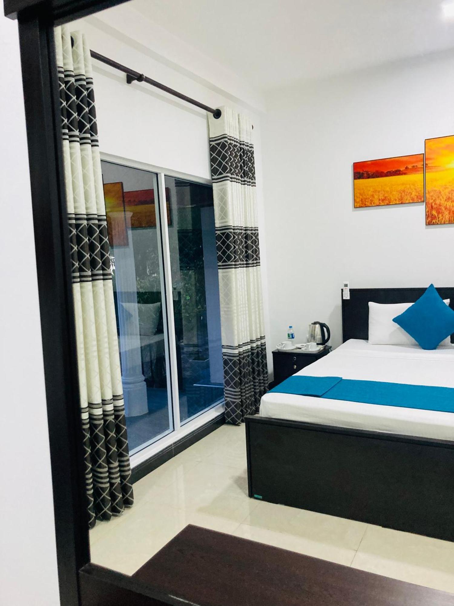 White Land City Hotel Дамбула Екстериор снимка