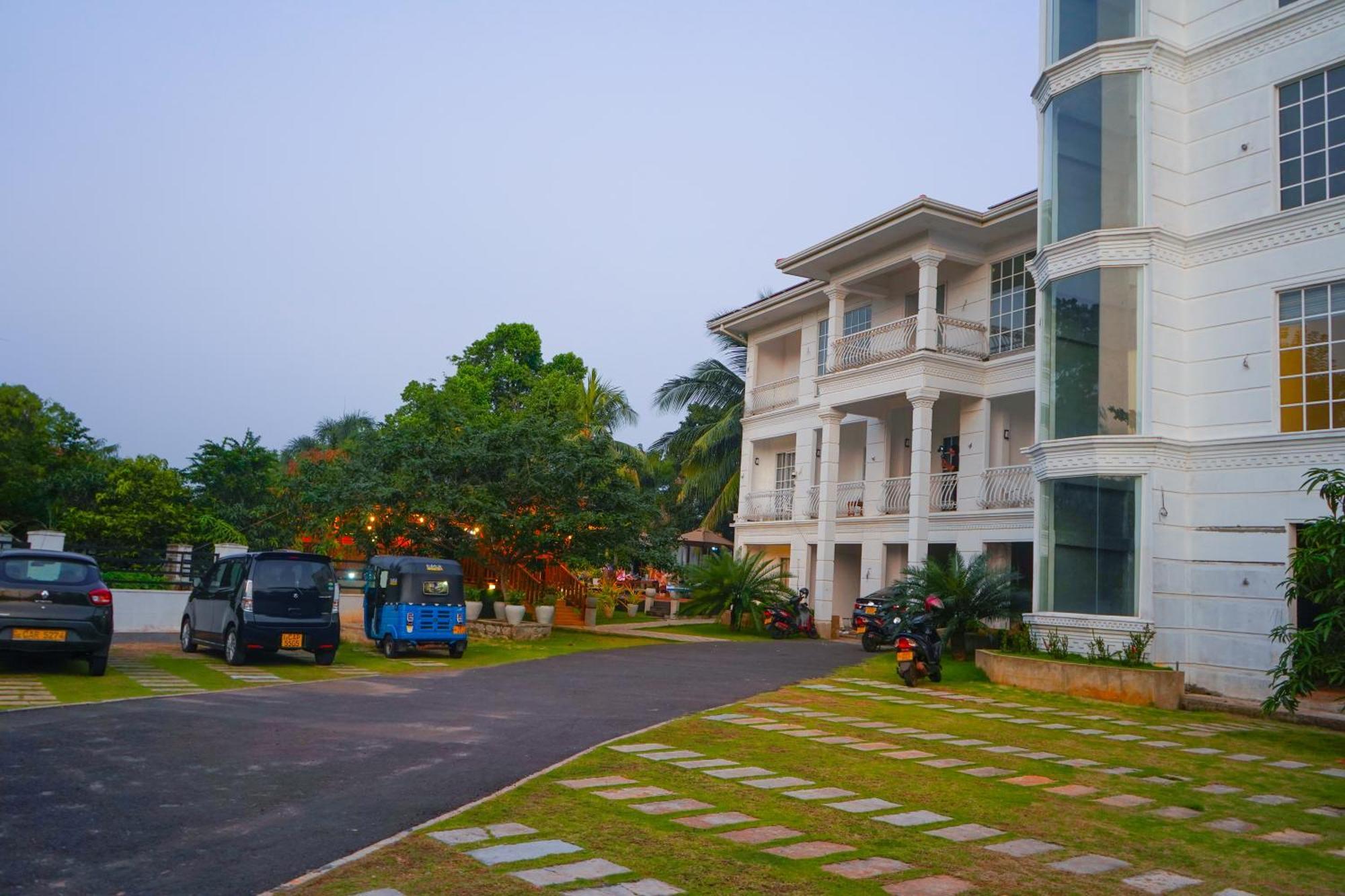 White Land City Hotel Дамбула Екстериор снимка