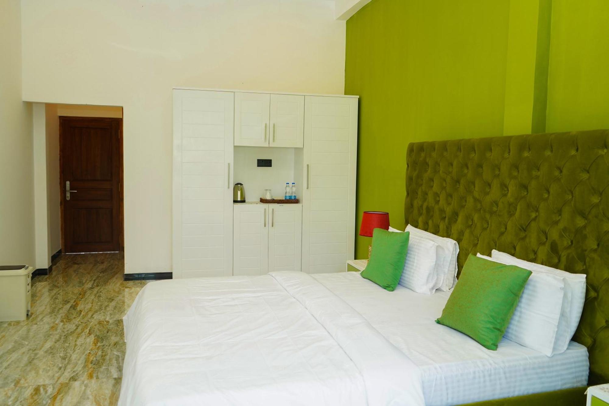 White Land City Hotel Дамбула Екстериор снимка